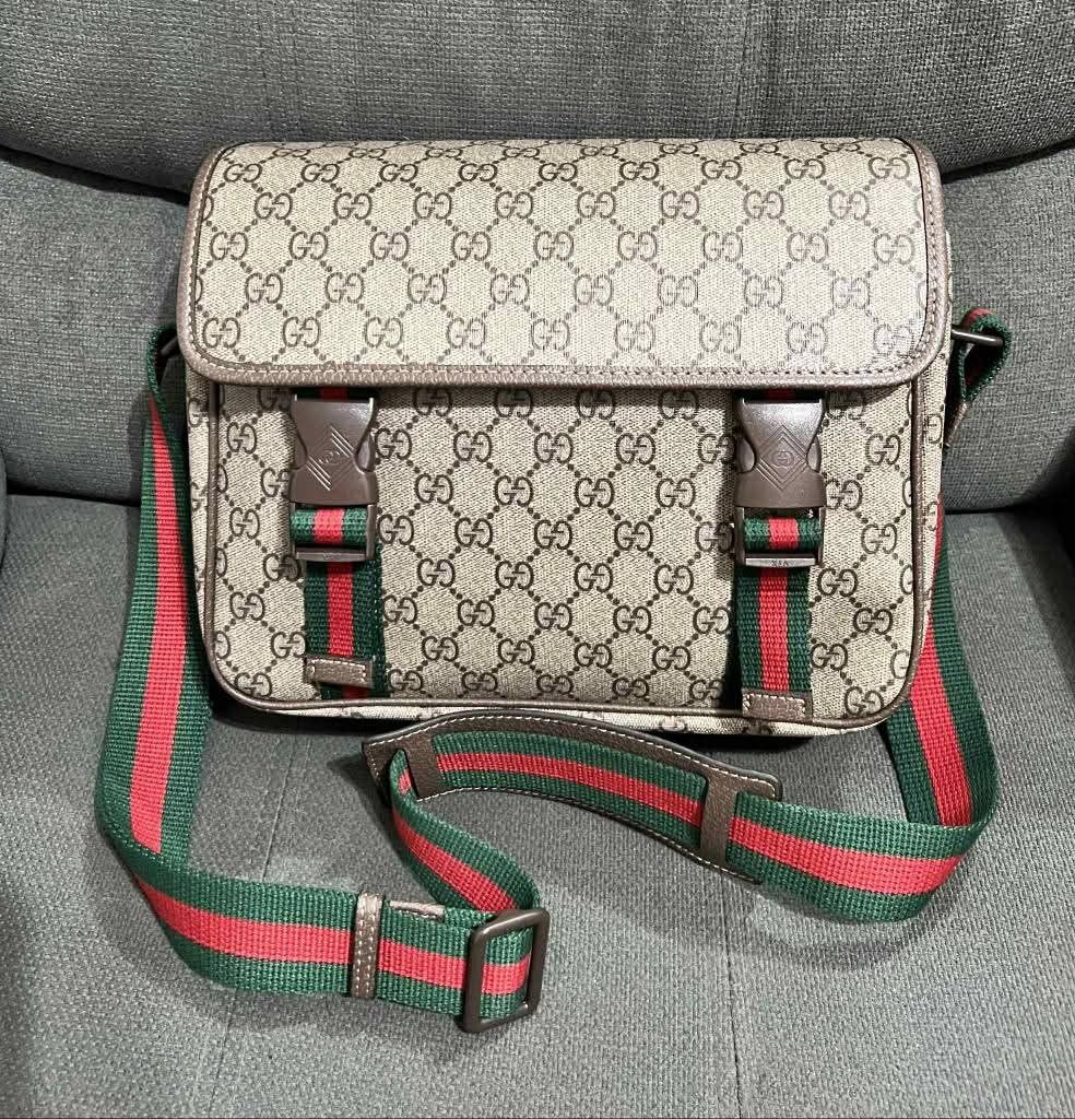 Gucci Supreme Messenger Bag (Category: Luxury Bags & Wallets) located in Quezon City. Submitted by luxxechic (Listing ID 1423745801, Image 1). Description: coded with black etiketa gucci under zip with dust bag good as new no issue japan preloved mop: gcash.