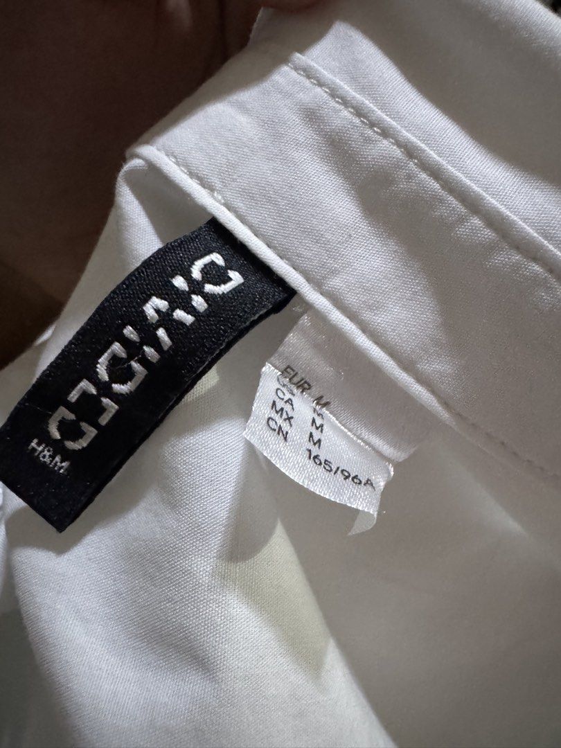 H&M white longsleeves (Category: Longsleeves) located in Manila. Submitted by gcel01 (Listing ID 1423744381, Image 3). Description: - H&M white long sleeves cropped - Used twice only - Rfs: decluttering .