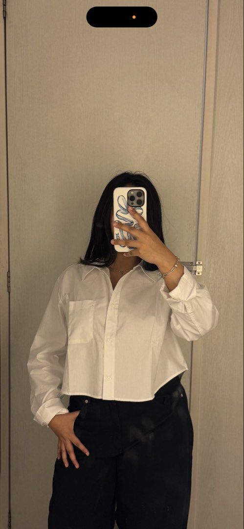H&M white longsleeves (Category: Longsleeves) located in Manila. Submitted by gcel01 (Listing ID 1423744381, Image 1). Description: - H&M white long sleeves cropped - Used twice only - Rfs: decluttering .