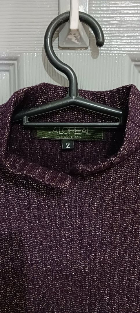 La Loreal Burgundy/Dark Purple Long Sleeve Top (Category: Blouses) located in Quezon City. Submitted by trollieshop (Listing ID 1423748459, Image 2). Description: Size: Small to Medium - A long-sleeved top from La Loreal features a ribbed texture and a mock neck. - burgundy / dark purple color with subtle gold threading throughout..