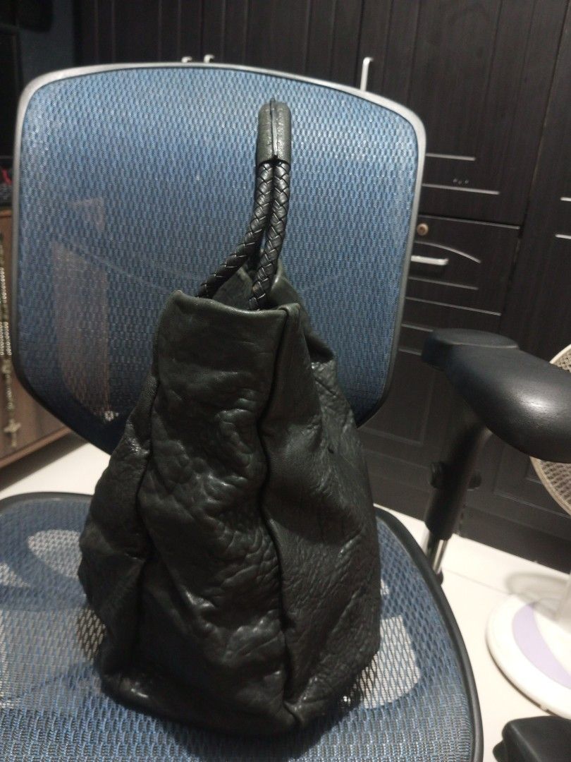 Lebeige Black Leather Hubo Bag (Category: Luxury Bags & Wallets) located in Davao. Submitted by zoiesells_63 (Listing ID 1423661899, Image 3). Description: - Black leather tote handbag - Braided handle - Button closure - Interior leather brand tag (Lebeges) - Textured finish - Dark color.