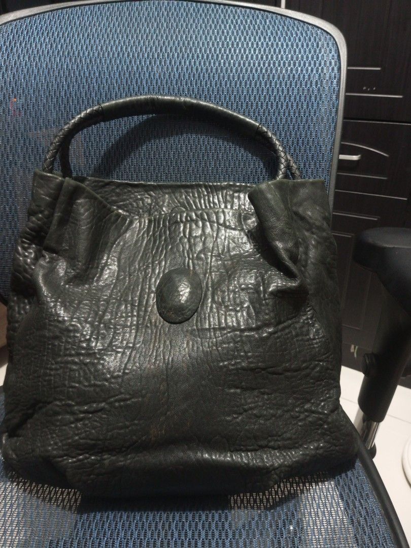 Lebeige Black Leather Hubo Bag (Category: Luxury Bags & Wallets) located in Davao. Submitted by zoiesells_63 (Listing ID 1423661899, Image 1). Description: - Black leather tote handbag - Braided handle - Button closure - Interior leather brand tag (Lebeges) - Textured finish - Dark color.