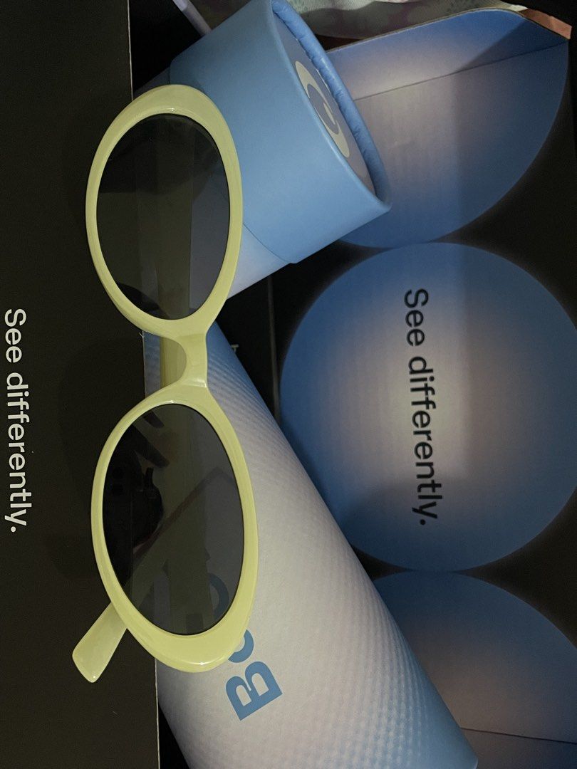 LINDY BAOBAB EYEGLASSES (Category: Sunglasses & Eyewear) located in Santa Rosa. Submitted by simmerdowns (Listing ID 1423764573, Image 3). Description: - Baobab Eyewear sunglasses - Light green frame - Dark lenses - Includes original packaging - Comes with cylindrical case.