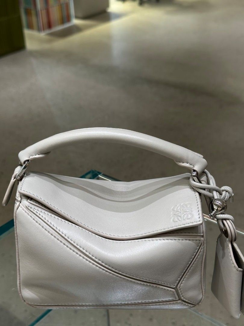 Loewe featherlight puzzle mini (PRE ORDER) (Category: Luxury Bags & Wallets) located in Las Pinas. Submitted by glamdustph (Listing ID 1423772080, Image 1). Description: STAFF SALE 💯 Authentic retail price 212,000 3-4 weeks eda at least 60k dp plus loc sf thank you .