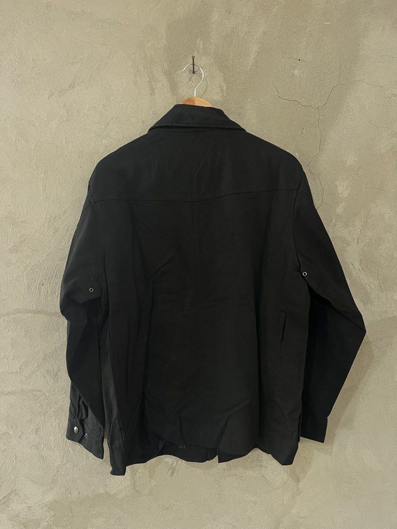 LOHNT 041 Safari Jacket (Category: Luxury Apparel) located in Cagayan de Oro. Submitted by vintagevvvictim (Listing ID 1423767892, Image 3). Description: Excellent Condition (missing belt).