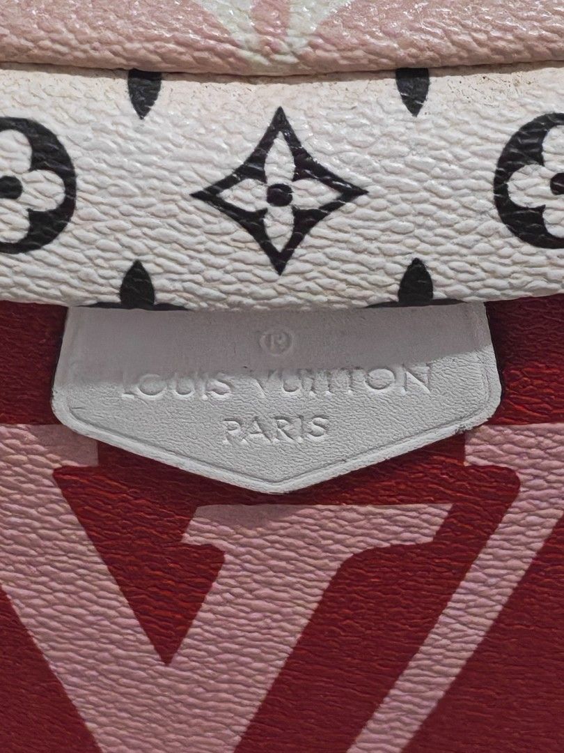 Louis Vuitton Bumbag Monogram Giant (Category: Luxury Bags & Wallets) located in Quezon City. Submitted by sureandlegit (Listing ID 1423765262, Image 3). Description: For Sale Louis Vuitton Monogram Giant Bumbag No strap (provide strap thru Mr quickie less than 250php) metal hardwares are still available. Or just hand carry it on the handle Can use as clutch, or pouch Searchable code Clean inside, no foul smell Thick Zipper and still shinny Still