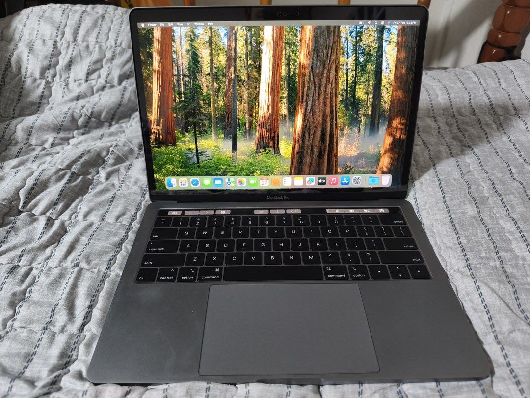 Macbook pro 13" (2019)446429478330705922