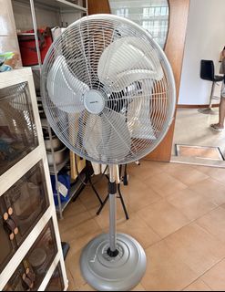 (Category: ) located in . Submitted by ellssss (Listing ID 1423628084, Image 1). Description: .