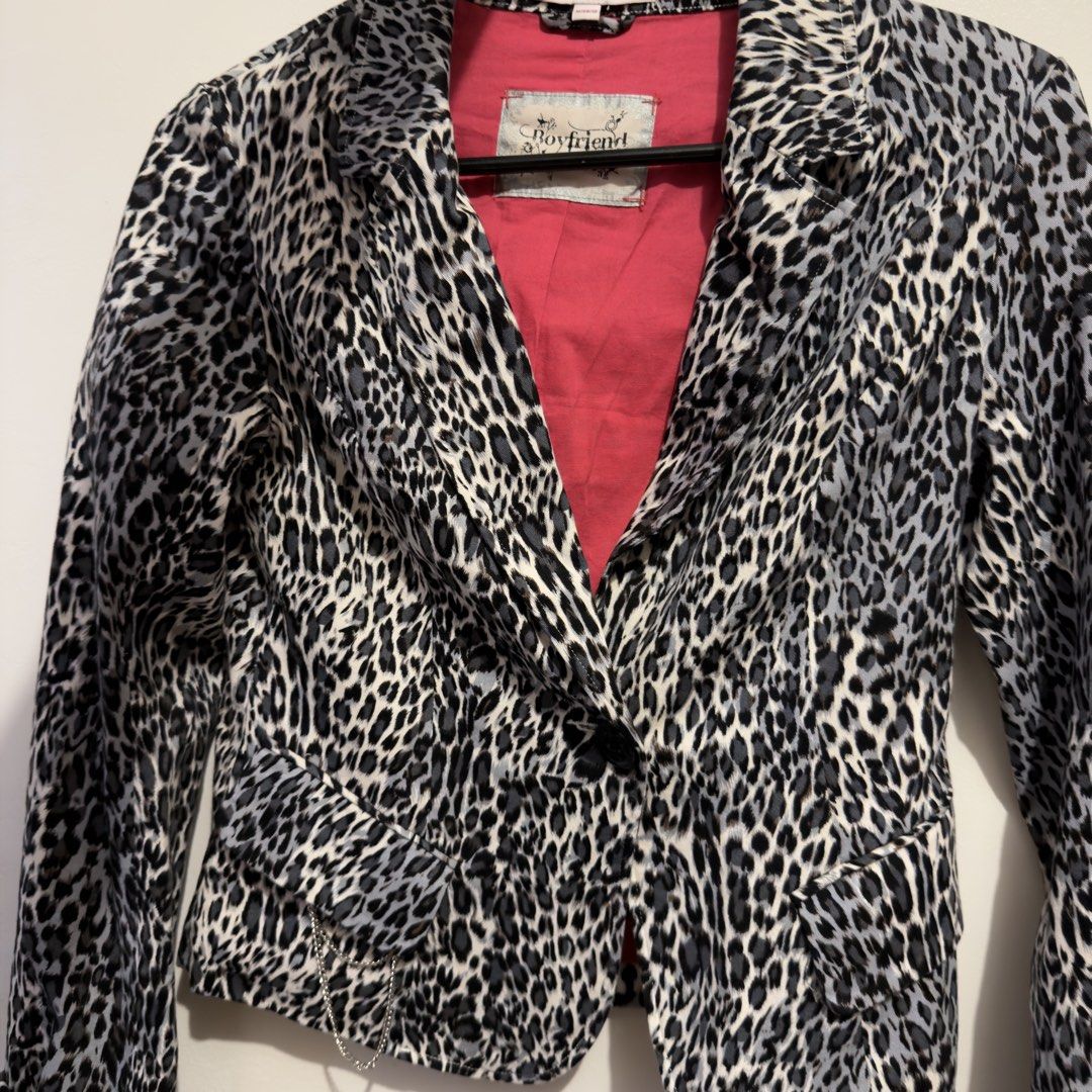 NANA CORE LEOPARD PRINTED JACKET COAT (Category: Coats, Jackets and Outerwear) located in Quezon City. Submitted by dresscrumbs (Listing ID 1423741760, Image 2). Description: NANA CORE LEOPARD PRINT JACKET WORKING POCKETS , COMPLETE BUTTONS VERY VERY CUTE.
