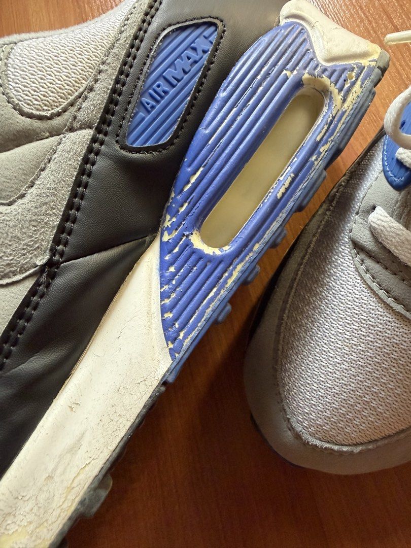 Nike Air Max 90 OG Royal (Category: Sneakers) located in Mandaluyong City. Submitted by voltprime (Listing ID 1423678385, Image 3). Description: - Nike Air Max 90 - Colorway: White, Royal Blue - Men's US Size 10.5 / UK 9.5 / EUR 44.5 / Women's US 12 - Iconic Air Max design with visible air unit - Includes original box - Soles show wear and tear - Midsole Cracking - good contion ginami lang sa mall nag crack lang midsole paint dahil naka display l