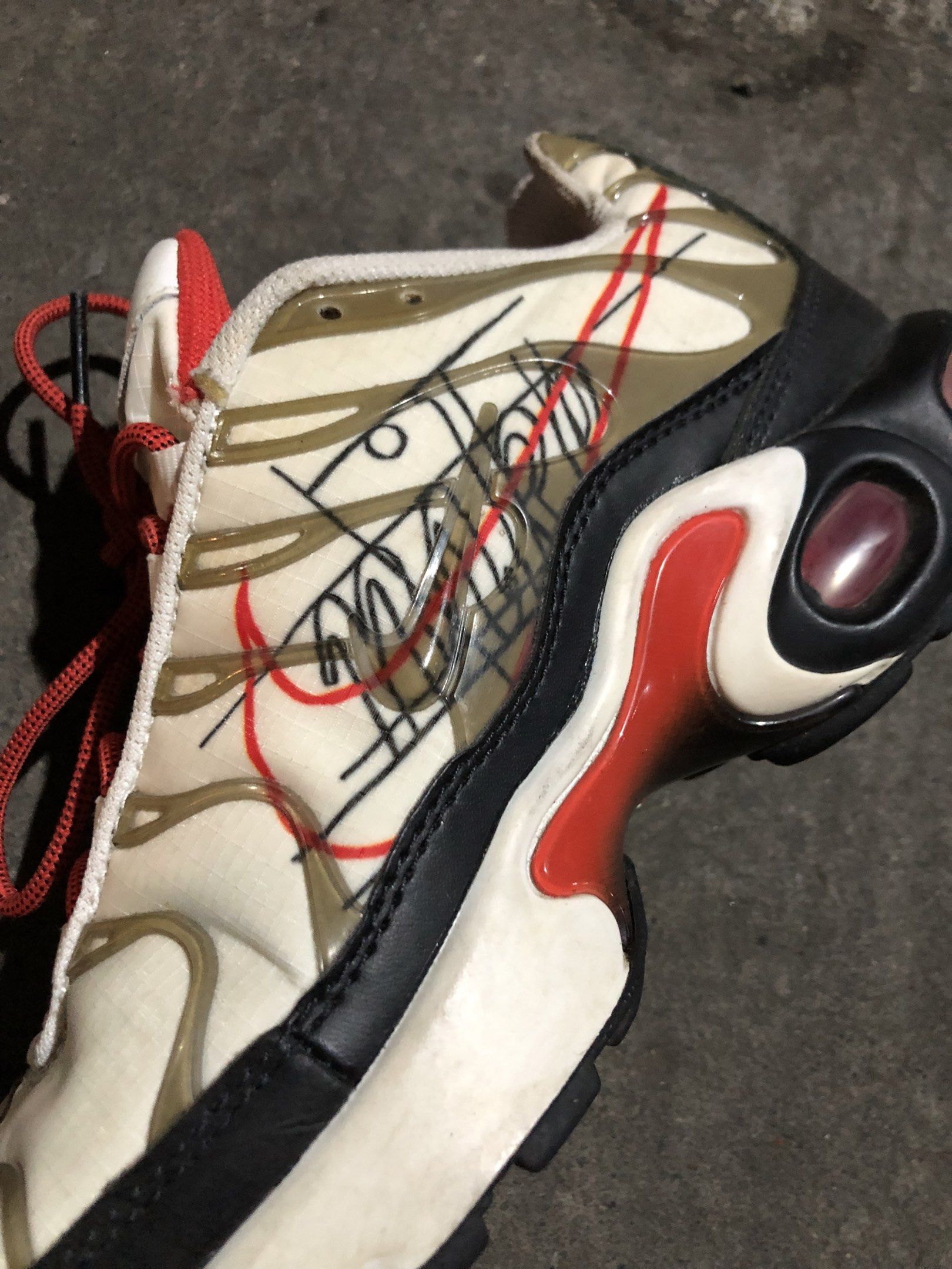 Nike Air Max Plus TN Script Swoosh (Category: Sneakers) located in Daraga. Submitted by koko1630 (Listing ID 1423739804, Image 2). Description: Nike Air Max Plus TN Script Swoosh Size 6.5 Excellent condition.