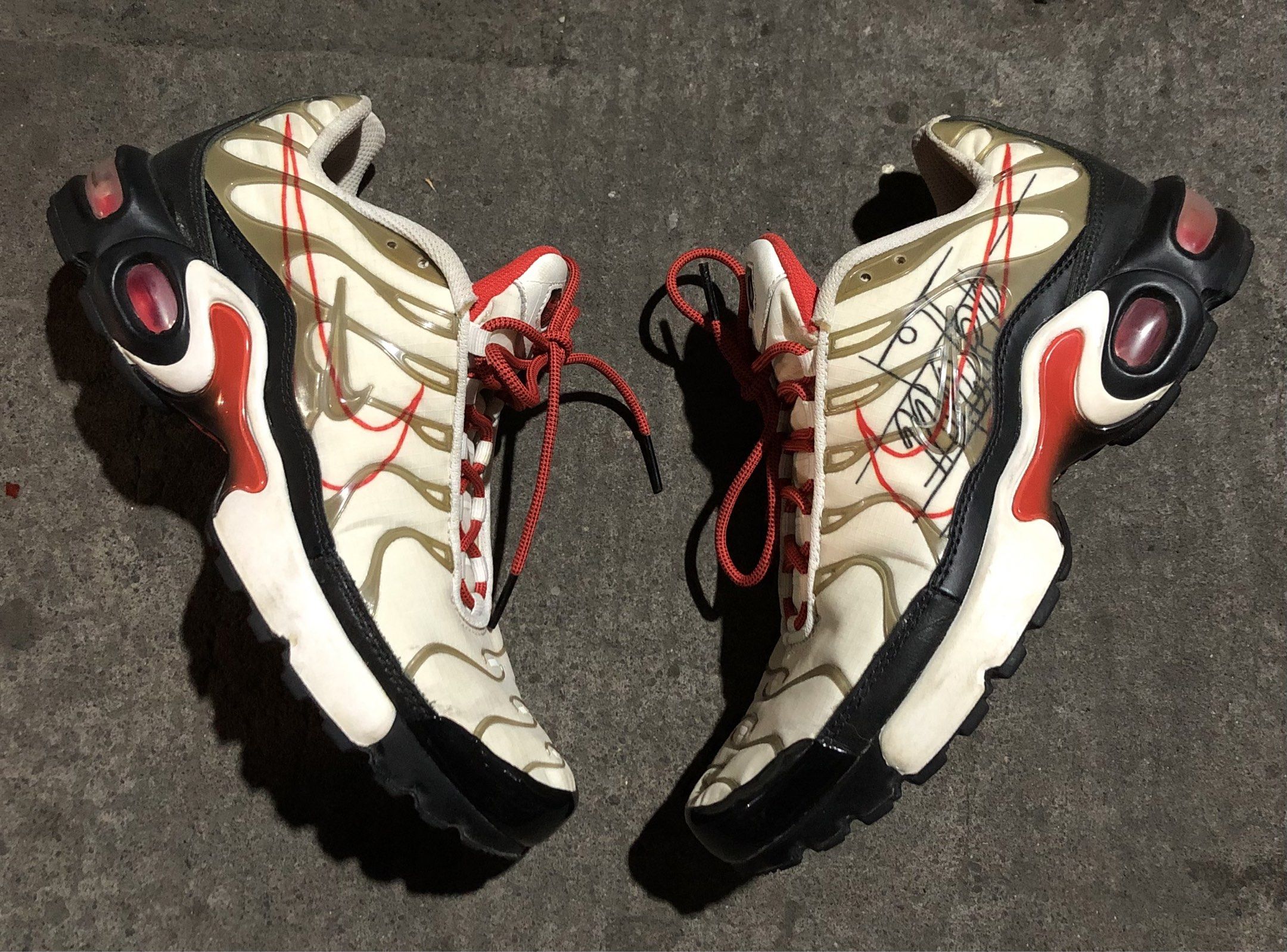 Nike Air Max Plus TN Script Swoosh (Category: Sneakers) located in Daraga. Submitted by koko1630 (Listing ID 1423739804, Image 1). Description: Nike Air Max Plus TN Script Swoosh Size 6.5 Excellent condition.