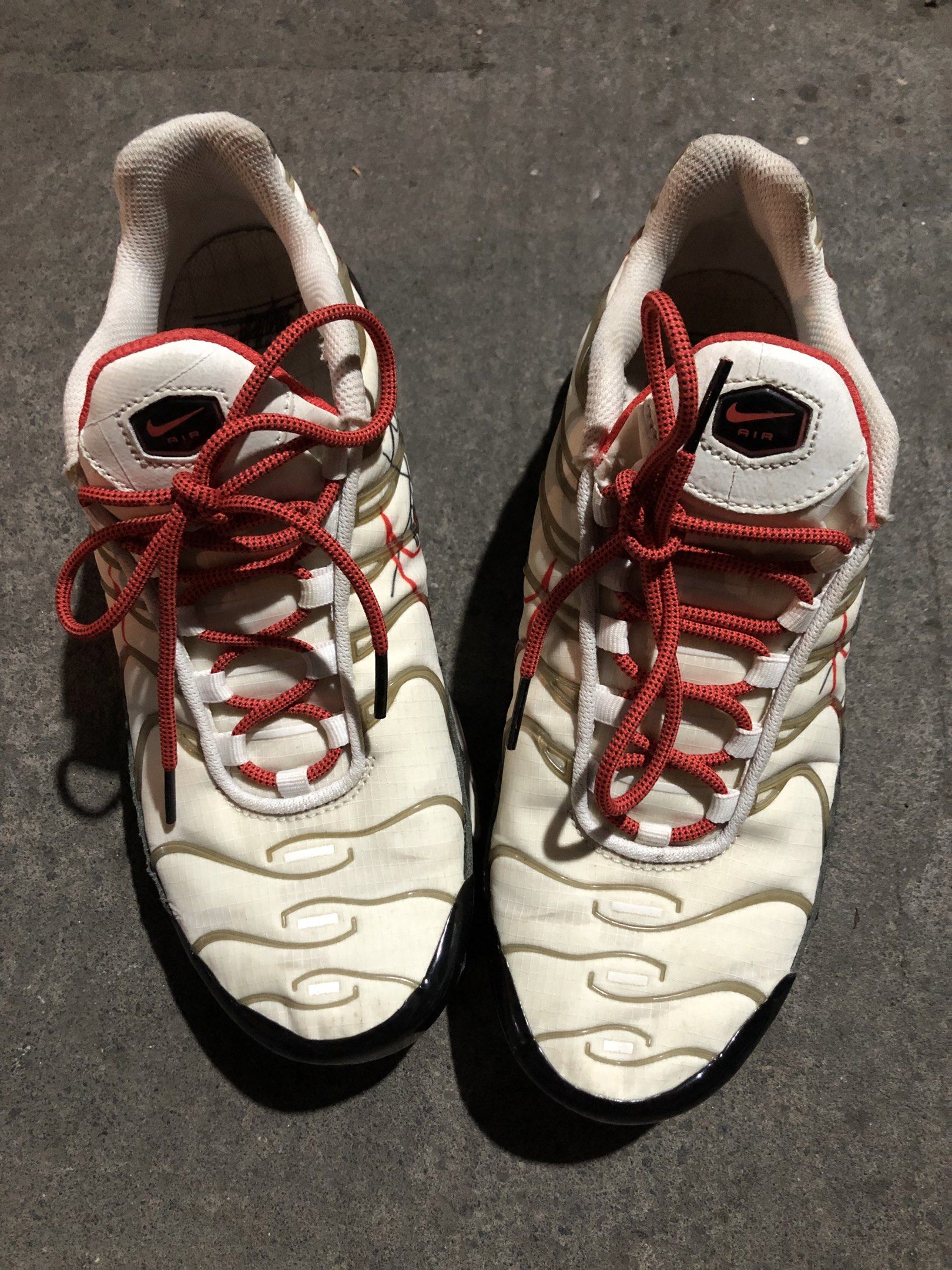 Nike Air Max Plus TN Script Swoosh (Category: Sneakers) located in Daraga. Submitted by koko1630 (Listing ID 1423739804, Image 3). Description: Nike Air Max Plus TN Script Swoosh Size 6.5 Excellent condition.