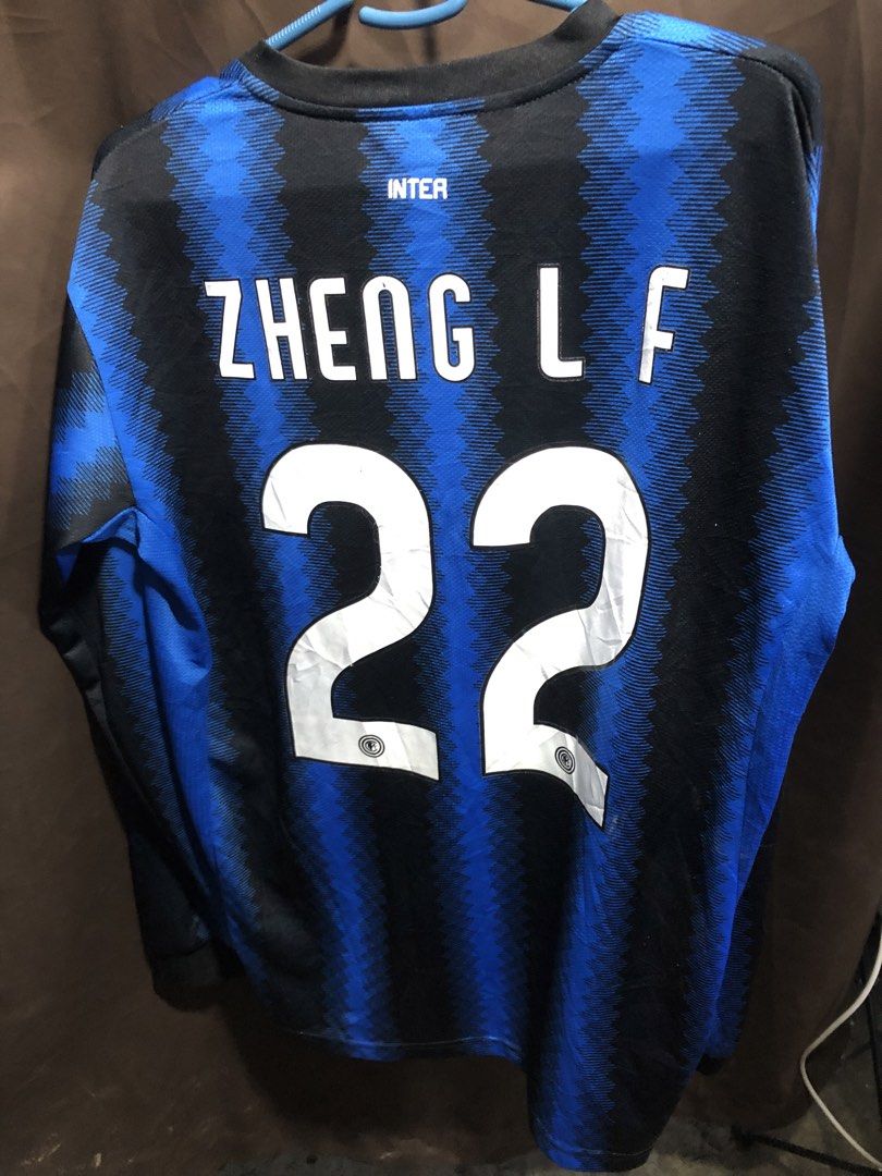 Nike Inter Milan Zheng LF Jersey (Category: Tshirts & Polo Shirts ) located in Koronadal. Submitted by thriftgrind.ph (Listing ID 1423779006, Image 2). Description: Nike jersey Longsleeve Dimes: L29xW22 Size: Large Color rate: 9/10 Excellent condition No issue Price: ₱380 Only.