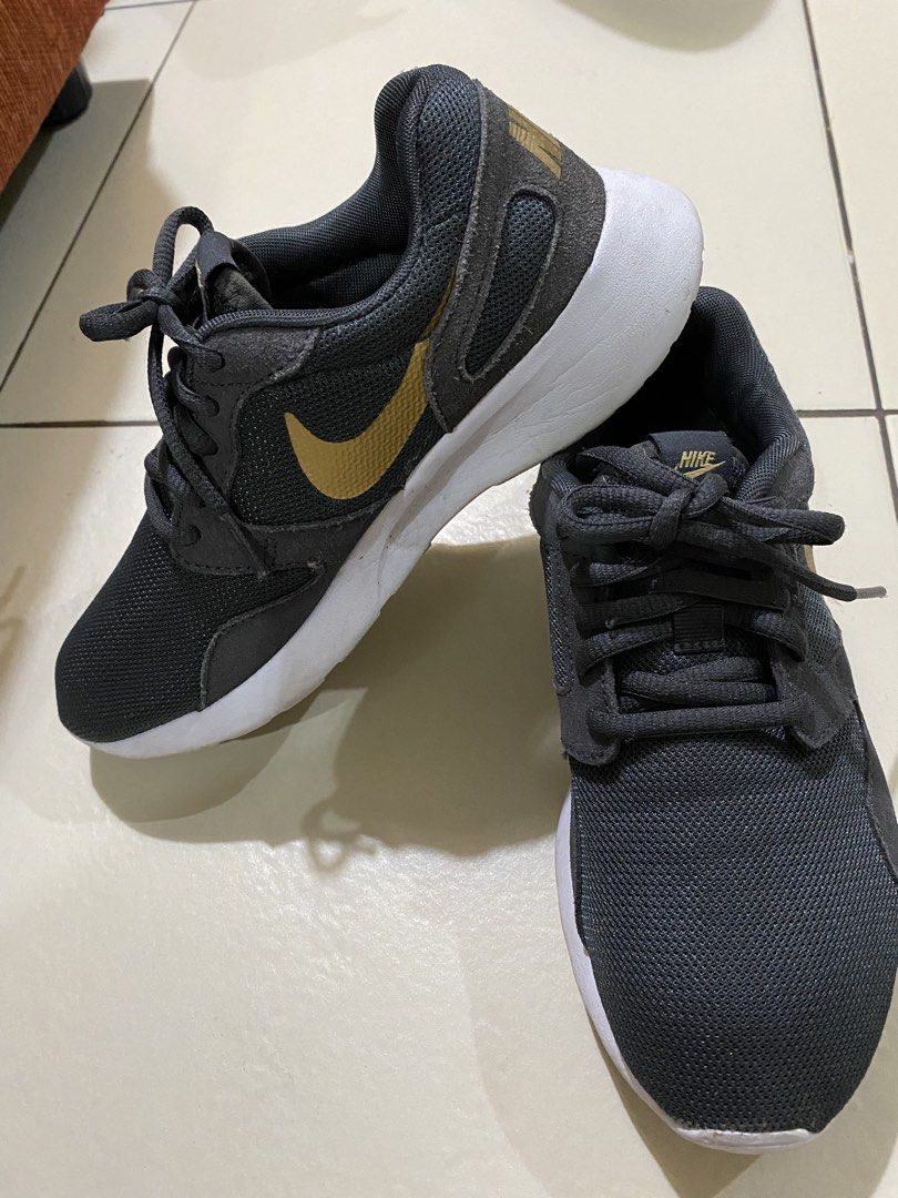 Authentic Nike Roshe One - Dark Grey Gold Sneakers (Category: Sneakers) located in Taguig. Submitted by jaebae_ (Listing ID 1423695317, Image 1). Description: - ORIGINAL: NIKE ROSHE ONE sneakers - Color: Dark Grey upper with gold Nike swoosh - White sole - Size: US 6, EUR 36.5 - Made in Vietnam - RFS: declutter - good for running and walking activities!! .