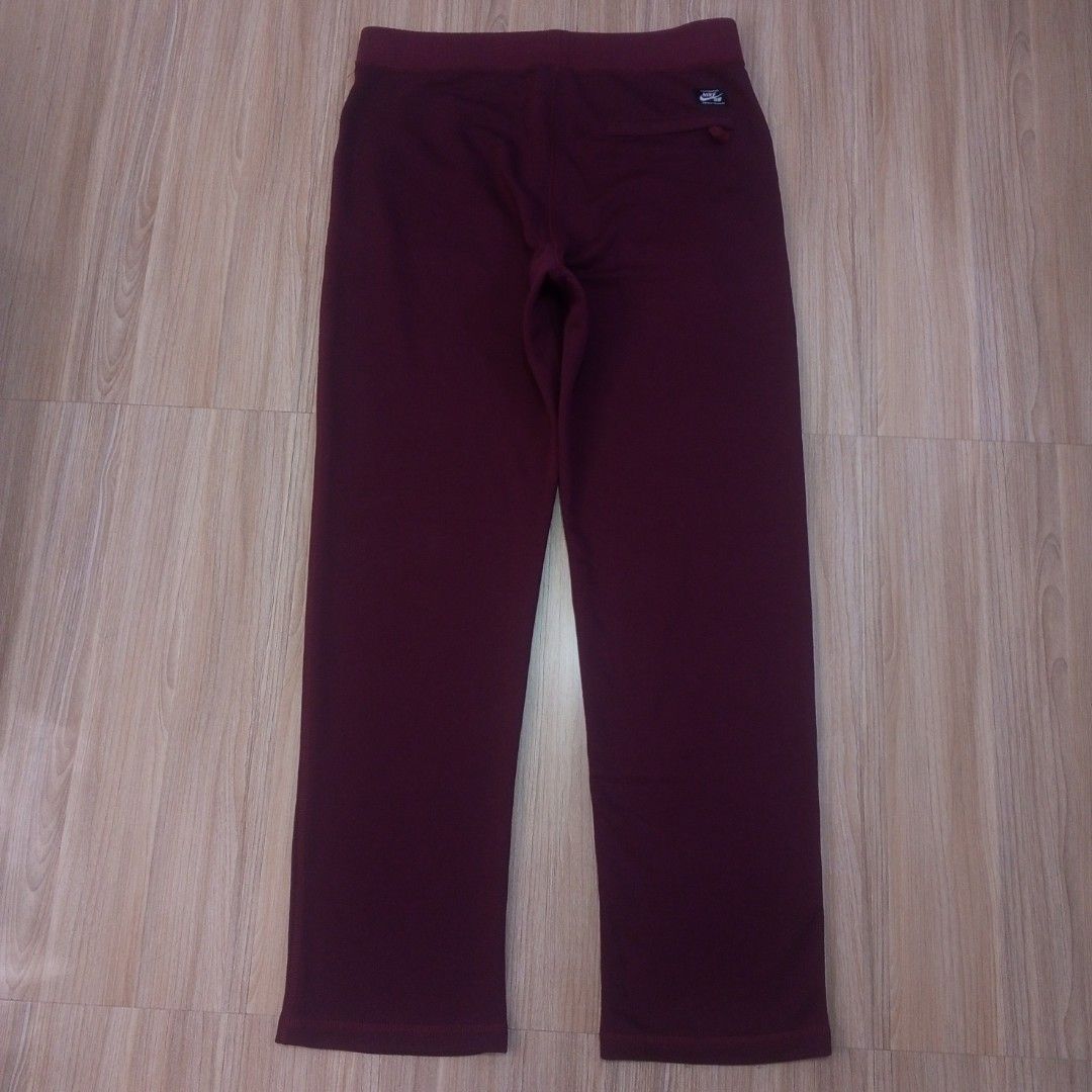 Nike SB Maroon Sweatpants (Category: Joggers) located in Cabuyao City. Submitted by o.gl.athrift (Listing ID 1423668962, Image 2). Description: Maroon Nike SB sweatpants -Features a small Nike logo on the front and a Nike SB logo on the back. -Made of 100% cotton. 35-40Waistline 43 ‎Inches length ‎ 8.5inches Leg opening ‎Condition: Excellent to as new ‎Issue/s : Missing drawstring ‎Mine: 599+sf Automatically Yours ‎.