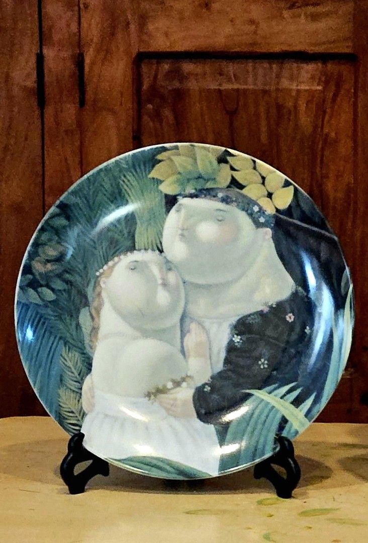 Obemio Art Plate with COA (Category: Art & Prints) located in Quezon City. Submitted by authentix.authentix (Listing ID 1423616879, Image 1). Description: Gorgeous 10in limited edirion art plate featuring Roel Obemio's version of Lovers. comes packaged in its box. with plate stand and COA. price is final..