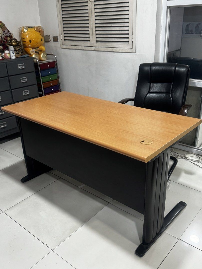 Office Desk - Wooden Top (Category: Office Furniture & Fixtures) located in Paranaque City. Submitted by plaidgreen (Listing ID 1423656627, Image 3). Description: - Wooden top office desk with black legs - Dimensions: 140cm (L) x 70cm (W) x 74cm (H) .