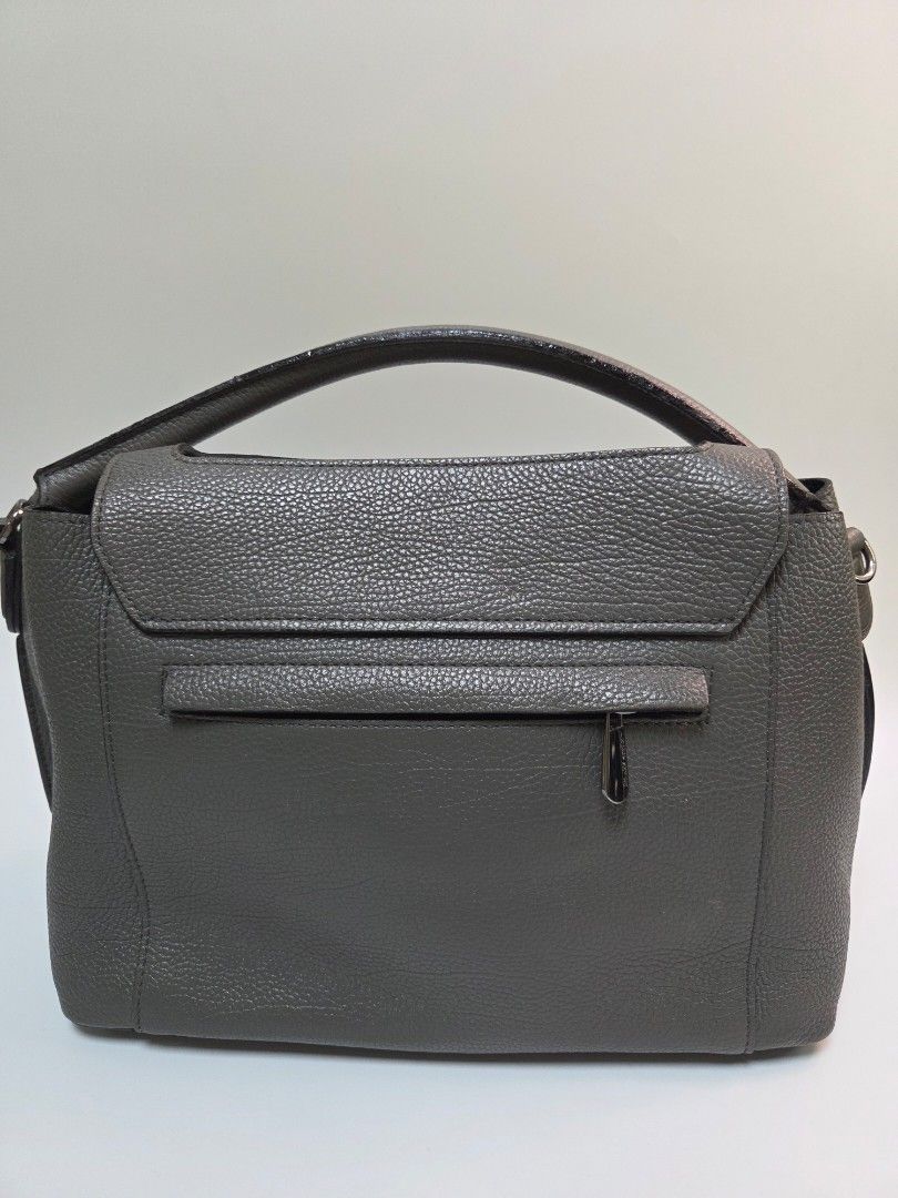Original Dilak's Style Leather Bag (Category: Luxury Bags & Wallets) located in Quezon City. Submitted by robyns.closet.ph (Listing ID 1423768767, Image 3). Description: - Genuine leather bag - Flap closure with unique clasp - Detachable shoulder/crossbody strap - Top handle for easy carrying - Convenient front pocket - Textured leather finish - Versatile neutral color.