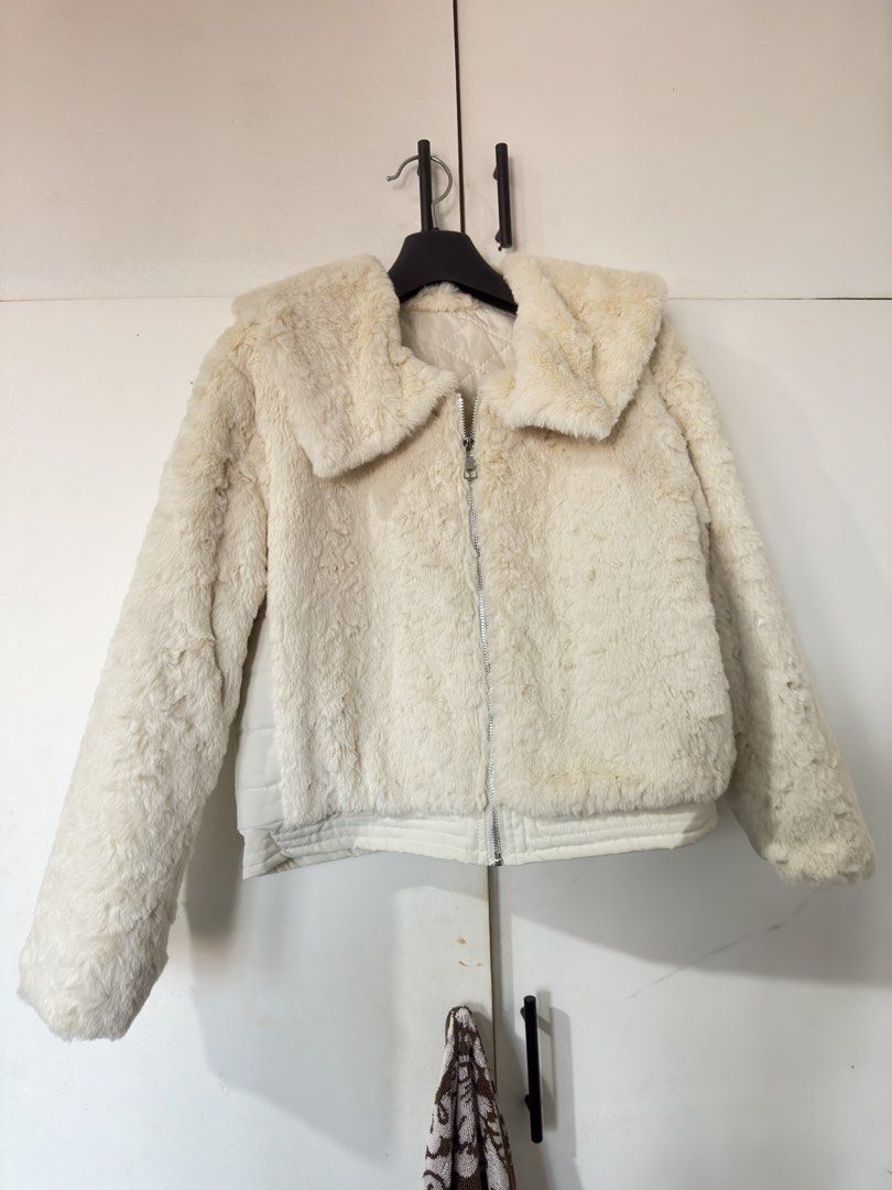 Padded Faux Fur Jacket (Category: Coats, Jackets and Outerwear) located in Cainta. Submitted by trufflecake (Listing ID 1423698312, Image 1). Description: Cream-colored faux fur jacket with a zip closure. Features a wide collar and quilted panels on the sleeves and lower back. It has a soft, textured exterior and a smooth lining. Fits small to medium .