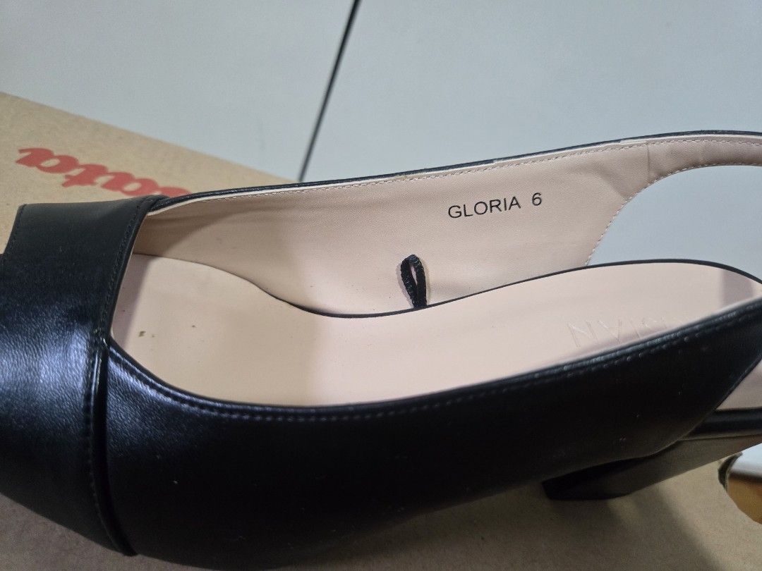Parisian Gloria Slingback Sandals - Black, Size 6 (Category: Flats & Sandals) located in Marikina City. Submitted by jmae8659 (Listing ID 1423616092, Image 3). Description: Used 2x only (year 2025) Bought for 999 - Brand: Parisian - Style: Black slingback sandals - Size: 6 - Design: Peep-toe with block heel - Condition: Good - Includes: Original box - Versatile: Suitable for casual and formal occasions.