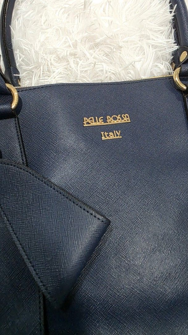 Pelle Borsa Navy Handbag (Category: Luxury Bags & Wallets) located in Dasmarinas. Submitted by m3lbern9s (Listing ID 1423644399, Image 2). Description: very Durable Italian leather in excellent condition.