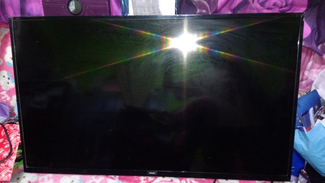 Philips 43PFT5853/71 LED TV (Category: TV) located in Makati City. Submitted by julz2026 (Listing ID 1423699939, Image 2). Description: -Price is negotiable -Secondhand but still functioning properly -No original box and manual.
