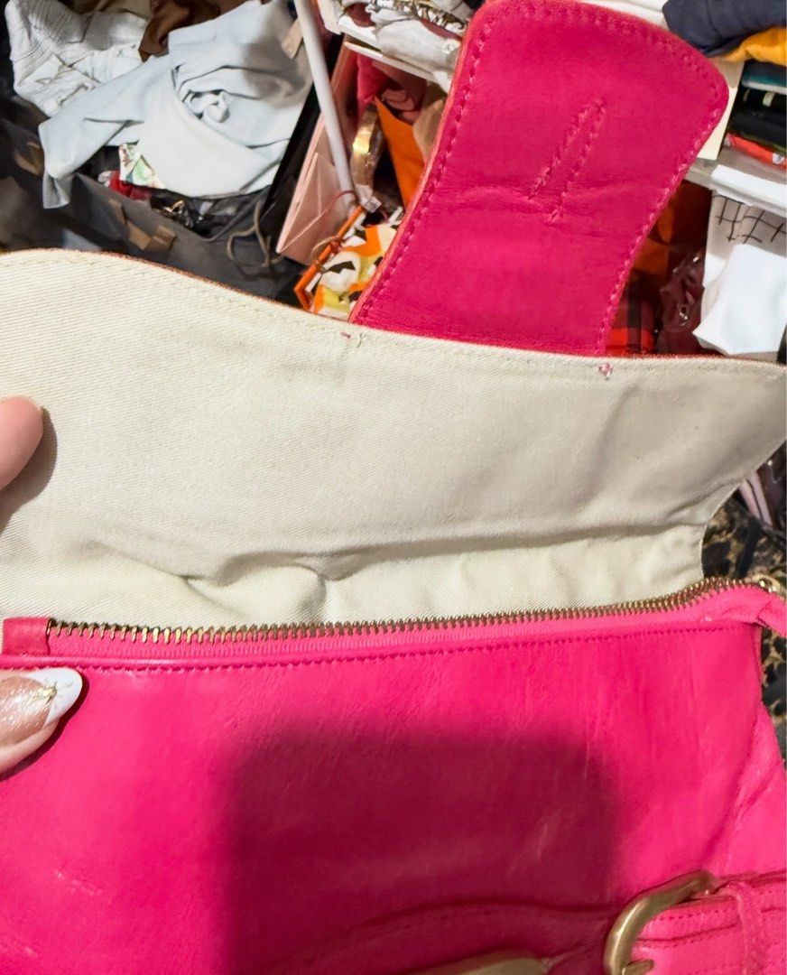 Pink Leather Shoulder Bag with Gold Chain (Category: Shoulder Bags) located in Antipolo. Submitted by decluttering.shopph (Listing ID 1423715493, Image 3). Description: Bought it from Japan pasabuy.