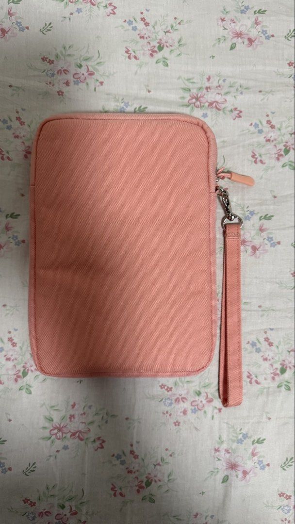 Pink Tablet Ipad Mini Case with Hand Strap (Category: Cases & Sleeves) located in Valenzuela. Submitted by .manel. (Listing ID 1423754898, Image 2). Description: perfectly fits ipad mini.