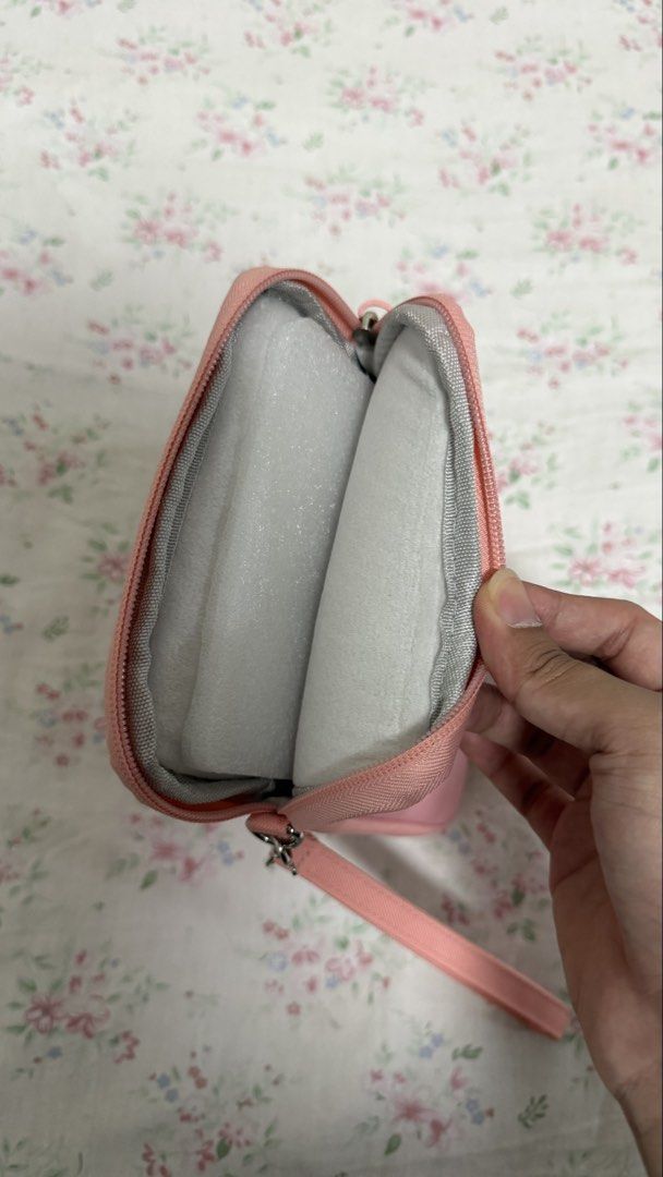 Pink Tablet Ipad Mini Case with Hand Strap (Category: Cases & Sleeves) located in Valenzuela. Submitted by .manel. (Listing ID 1423754898, Image 3). Description: perfectly fits ipad mini.