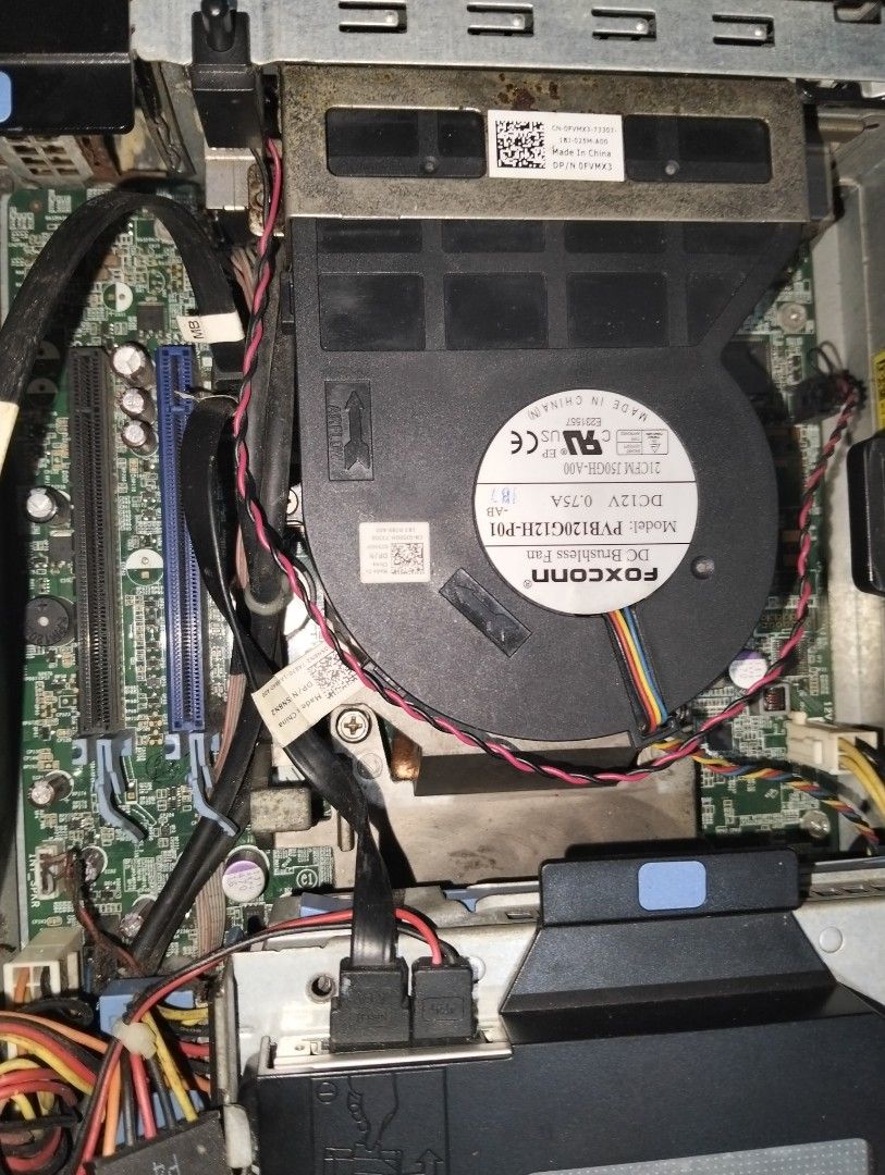 Refurbished Dell Optiplex 9020 Desktop PC (Category: Desktops) located in San Juan City. Submitted by huliuna72 (Listing ID 1423772636, Image 2). Description: Dell Optiplex 9020 desktop PC. Features a deep-cleaned CPU heatsink. Includes 465GB hard drive. Has multiple USB ports and audio jacks. -465gb storage -4gb RAM (expandable, 4 slots) -2 GPU PCIE slots West Crame location, message lang po kayo..