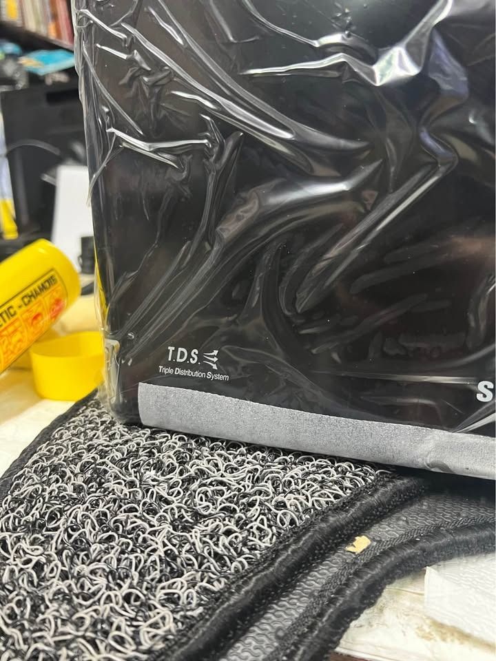 Samsung ME731K 20L Microwave Ceramic Enamel Interior (Category: Ovens & Toasters) located in Pasay City. Submitted by meostore (Listing ID 1423686732, Image 3). Description: With Plastic Inserts 220v, ready to use Working Condition With Eco Power 20L Capacity Triple Distribution System Pasay Location ‼️‼️ .