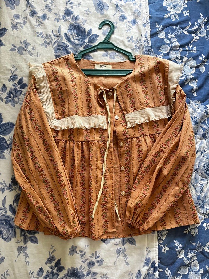 shabby chic vintage floral top (Category: Longsleeves) located in Consolacion. Submitted by fadedruby (Listing ID 1423674725, Image 1). Description: fits s-l no flaws never worn perfect for the shabby chic/vintage aesthetic!! the colour of the top is closer to the one in the last photo mod: j&t express mop: gcash.