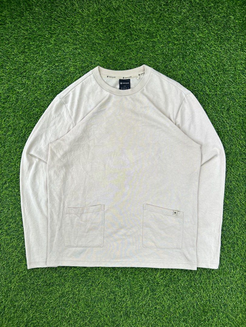 Snow Peak Long Sleeve Shirt (Category: Coats, Jackets and Outerwear) located in Davao. Submitted by echoloots (Listing ID 1423656122, Image 1). Description: Snow Peak Crewneck Long Sleeve 20.5 x 26.5 Unisex (S-M Men’s /Large Women’s) Color Rate - 9.5/10 Excellent Condition No Issue/Flaws Need Wash Only ✅ 1200 + SF .