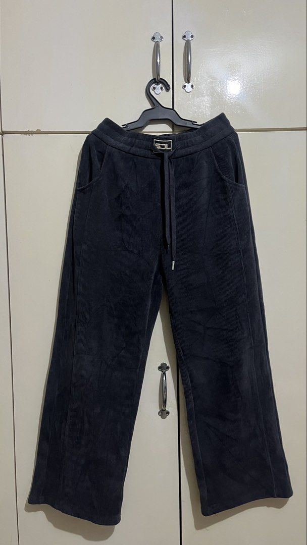 SOL Corduroy Wide Leg Pants (Category: Other Bottoms) located in Taytay. Submitted by jasfinds_ (Listing ID 1423755500, Image 1). Description: - drawstring waist and two front pockets. -9/10 condition -super kapal -no issue.