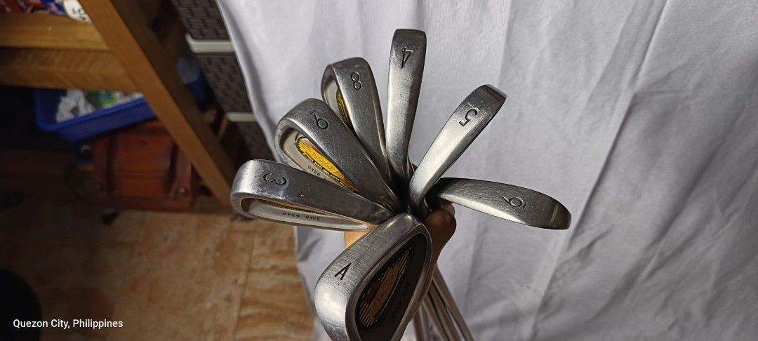 Spalding Golf Club Set (Category: Golf) located in Manila. Submitted by yeonmei5614747 (Listing ID 1423622204, Image 2). Description: - Complete set of Spalding golf clubs - Includes: - Irons - Irons feature yellow and orange accent -Right Handed...