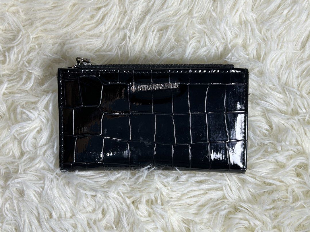 STRADIVAROUS WALLET (Category: Wallets & Card holders) located in Manila. Submitted by riided (Listing ID 1423741857, Image 1). Description: Original Price: ₱800 Slightly used / well maintained More photos in the comment section.