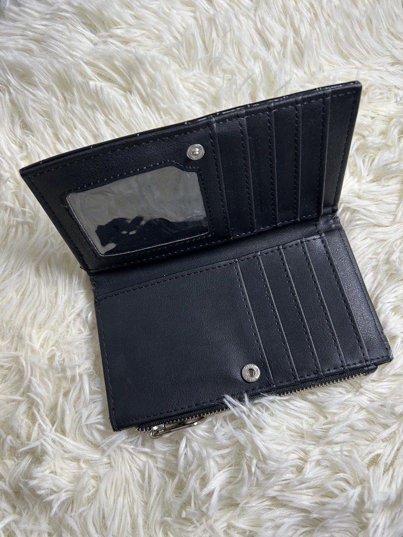 STRADIVAROUS WALLET (Category: Wallets & Card holders) located in Manila. Submitted by riided (Listing ID 1423741857, Image 3). Description: Original Price: ₱800 Slightly used / well maintained More photos in the comment section.