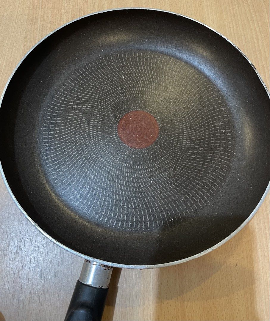 TEFAL NON STICK PAN (Category: Cookware & Accessories) located in San Fernando. Submitted by japansurpluselyu (Listing ID 1423707037, Image 2). Description: D: 11x18.