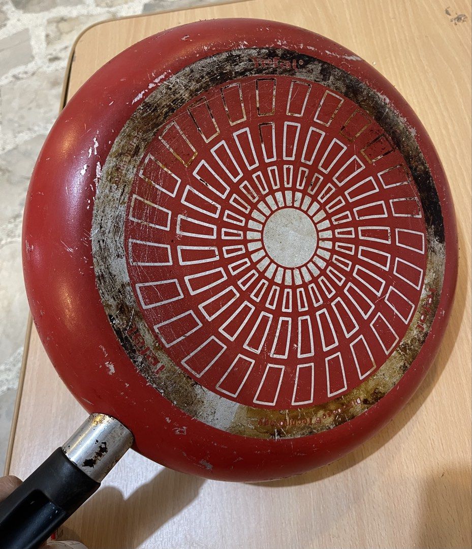 TEFAL NON STICK PAN (Category: Cookware & Accessories) located in San Fernando. Submitted by japansurpluselyu (Listing ID 1423707037, Image 3). Description: D: 11x18.