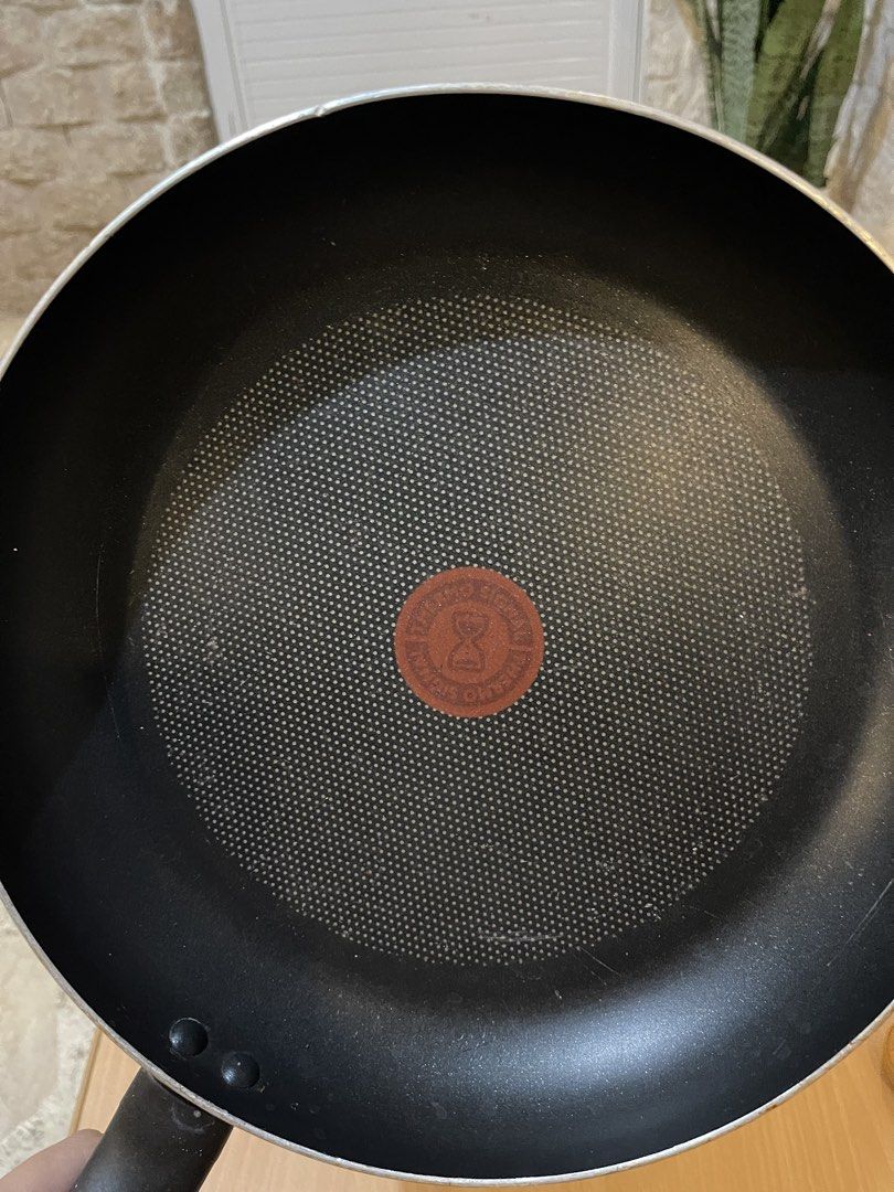 TEFAL NON STICK PAN (Category: Cookware & Accessories) located in San Fernando. Submitted by japansurpluselyu (Listing ID 1423707647, Image 3). Description: D: 11x19 .