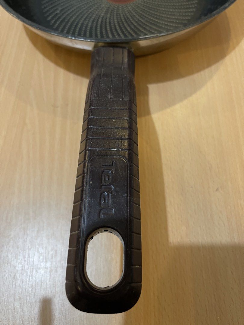 TEFAL NON STICK PAN (Category: Cookware & Accessories) located in San Fernando. Submitted by japansurpluselyu (Listing ID 1423708318, Image 2). Description: D: 10x17.