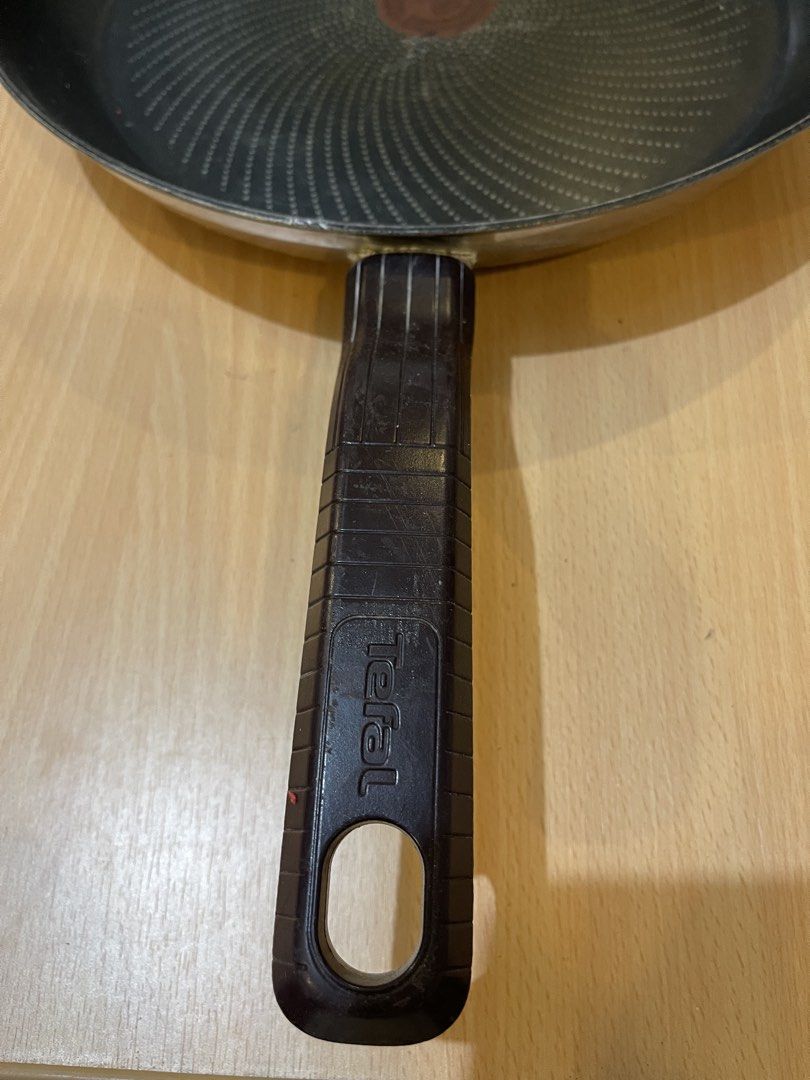 Tefal non stick pan (Category: Cookware & Accessories) located in San Fernando. Submitted by japansurpluselyu (Listing ID 1423746922, Image 2). Description: .