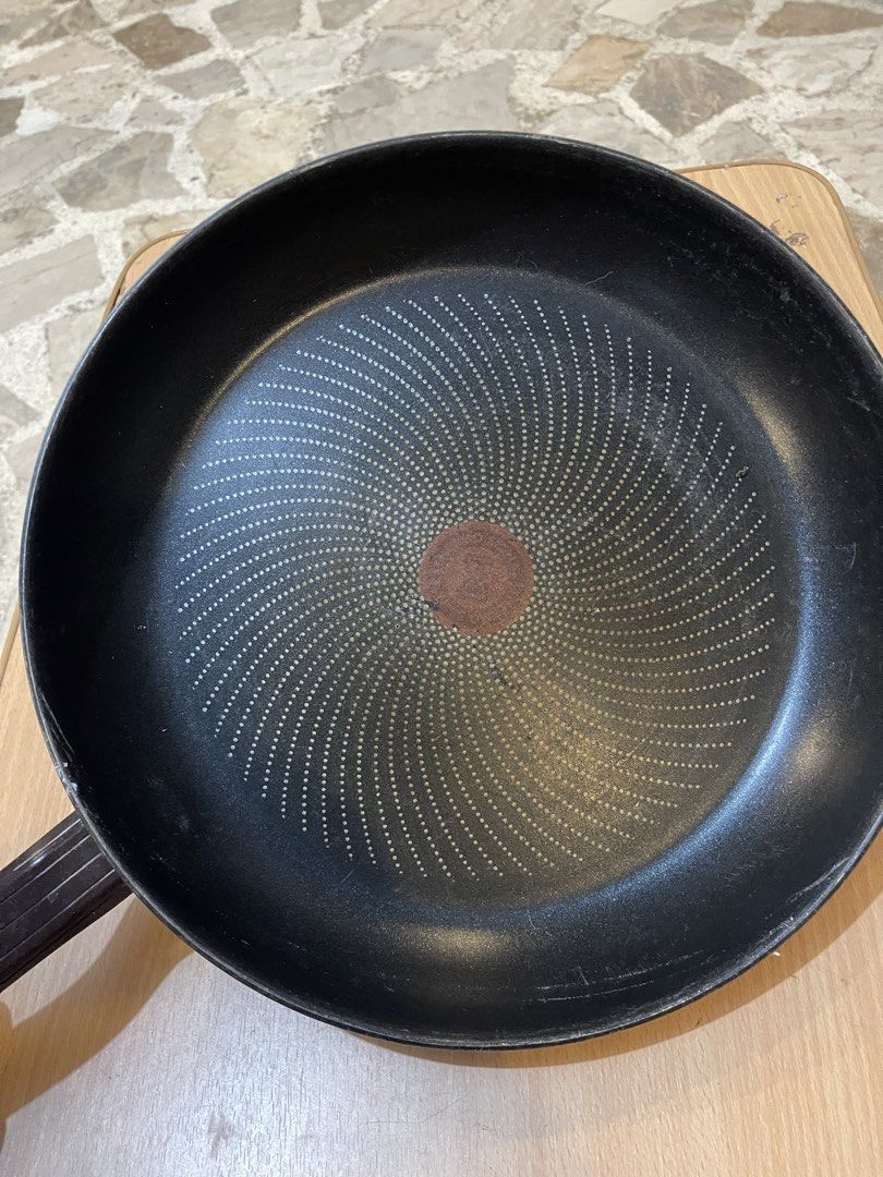 Tefal non stick pan (Category: Cookware & Accessories) located in San Fernando. Submitted by japansurpluselyu (Listing ID 1423746922, Image 3). Description: .