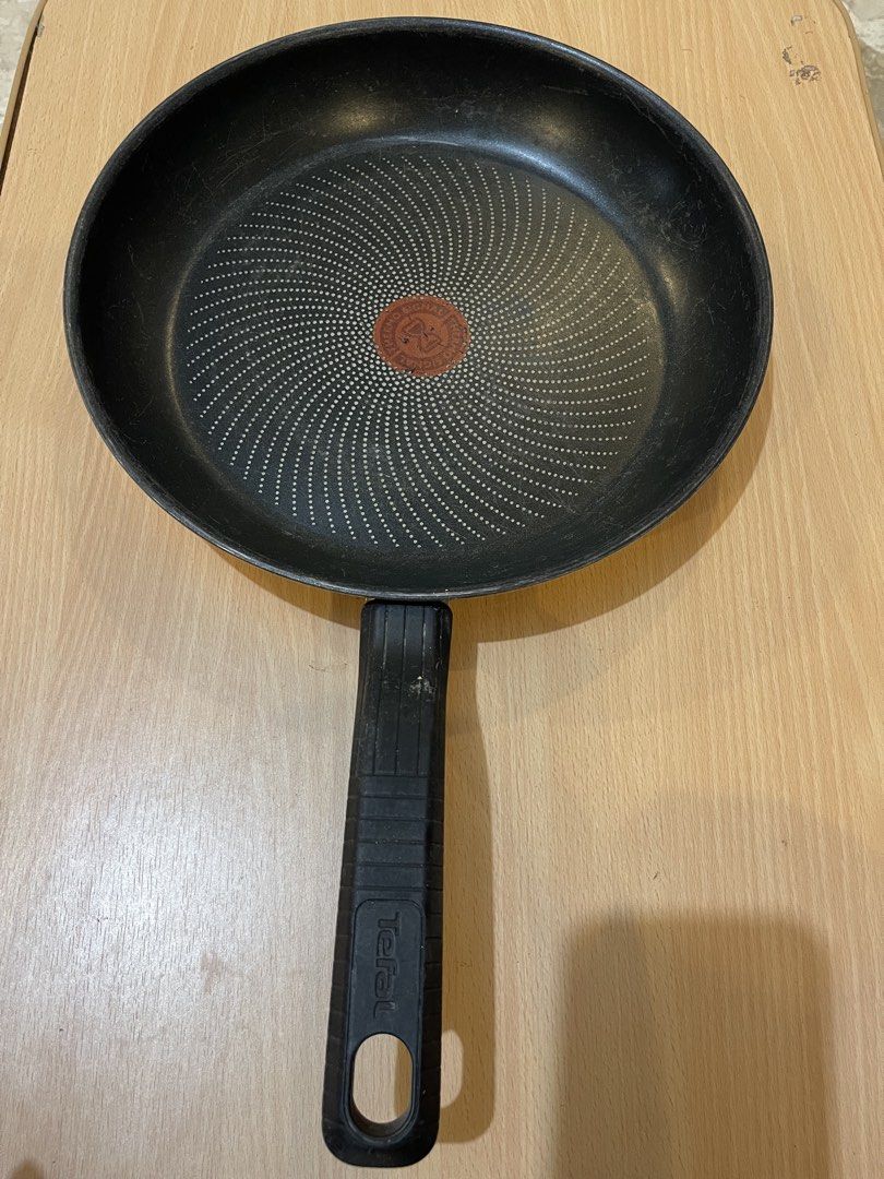 tefal nonstick frying pan (Category: Cookware & Accessories) located in San Fernando. Submitted by japansurpluselyu (Listing ID 1423732683, Image 1). Description: 11.5x18.