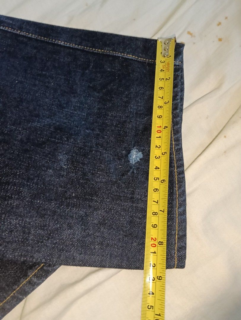 The flat head (Category: Jeans) located in Hulu Selangor. Submitted by azman3579 (Listing ID 1423699713, Image 2). Description: - Dark wash denim jeans - Button fly - Classic five-pocket design - Straight leg cut - manual size 30/31x43 .