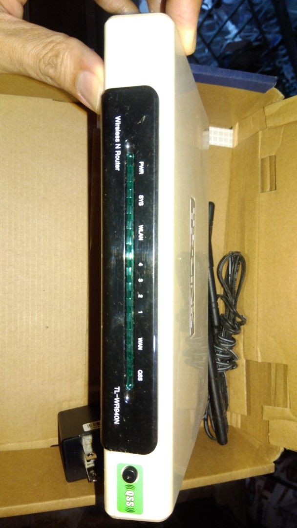 TP-Link Wireless N Router TL-WR841N (Category: Networking) located in Makati City. Submitted by julz2026 (Listing ID 1423749537, Image 2). Description: - Price is negotiable - Includes: Router, power adapter, and antennas - Good working condition.