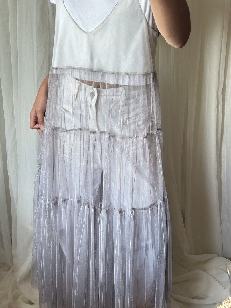 Tulle Overlay Skirt (Category: Skirts) located in Baguio. Submitted by chmlnstudio (Listing ID 1423674059, Image 2). Description: - Tulle Overlay Skirt - Size: M - Features a layered design - Adds a touch of elegance to any outfit.