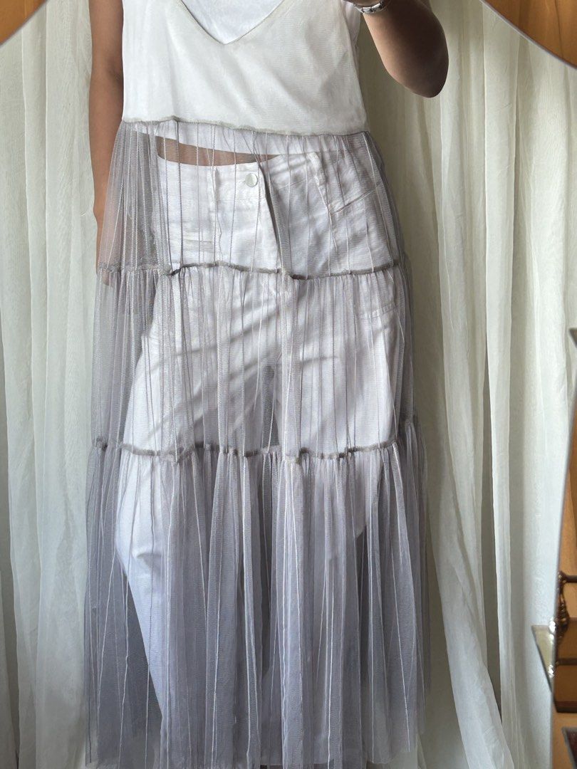 Tulle Overlay Skirt (Category: Skirts) located in Baguio. Submitted by chmlnstudio (Listing ID 1423674059, Image 1). Description: - Tulle Overlay Skirt - Size: M - Features a layered design - Adds a touch of elegance to any outfit.