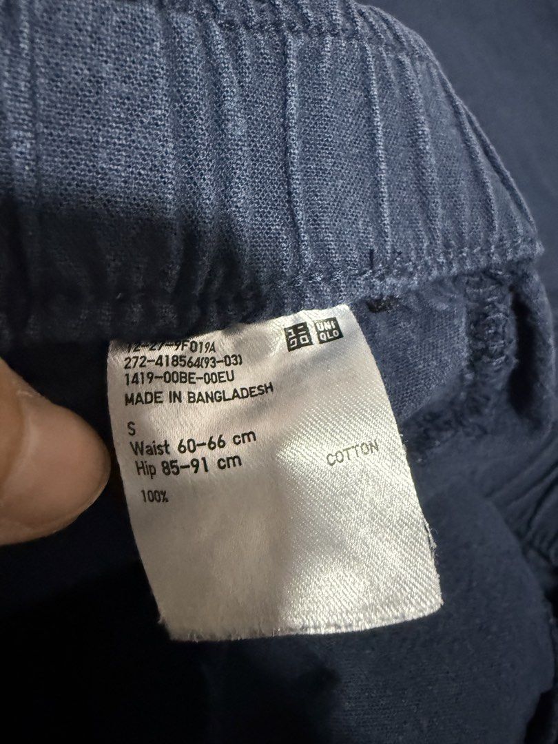 Uniqlo Cotton Pants - Size S (Category: Other Bottoms) located in Makati City. Submitted by naysan (Listing ID 1423661599, Image 3). Description: - Uniqlo cotton pants in navy blue - Size: S - Waist: 60-66 cm - Hips: 85-91 cm - Features: Elastic waistband with drawstring - Two side pockets This is a dark blue Uniqlo cotton pants, very comfy to use..